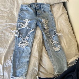 American Eagle Ripped mom jeans